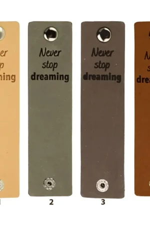 Durable - Leren Label Never stop dreaming met drukknoop (2 stuks) Hoge Kwaliteit