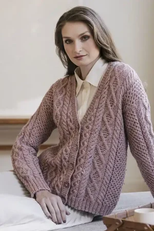 Damesvest Lähde met kabelpatroon breien - Novita 7 Veljestä Nummi breipakket Nu Kopen