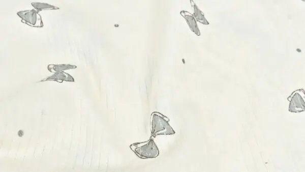 Ecru Ribstof Katoen met Grijze Strikjes \\u2013 Baby Rib Stof Weekendaanbieding