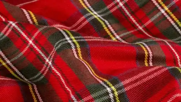 Aanbieding Rode Gabardine Stof met Schotse Ruiten