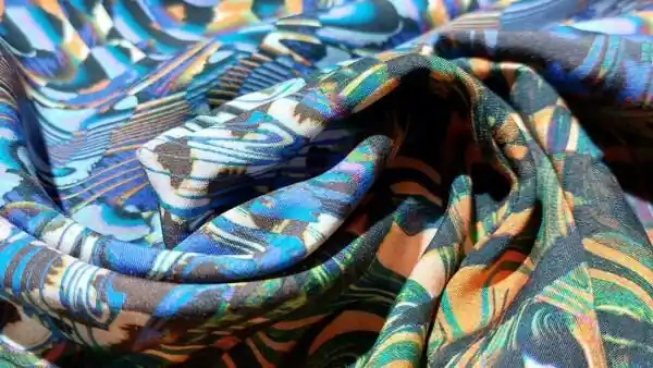 Viscose multiprint \\u2013 soepel vallende damesstof in warme kleuren Speciale Aanbieding