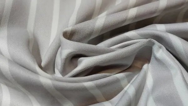 Speciale Aanbieding Witte Denim Stof met Lichtgrijze Strepen \\u2013 Zonder Stretch