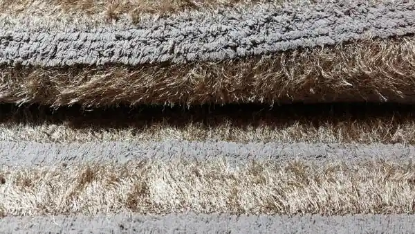 Bruine, dikke teddyachtige stof met goudkleurige glitter strepen Superprijs